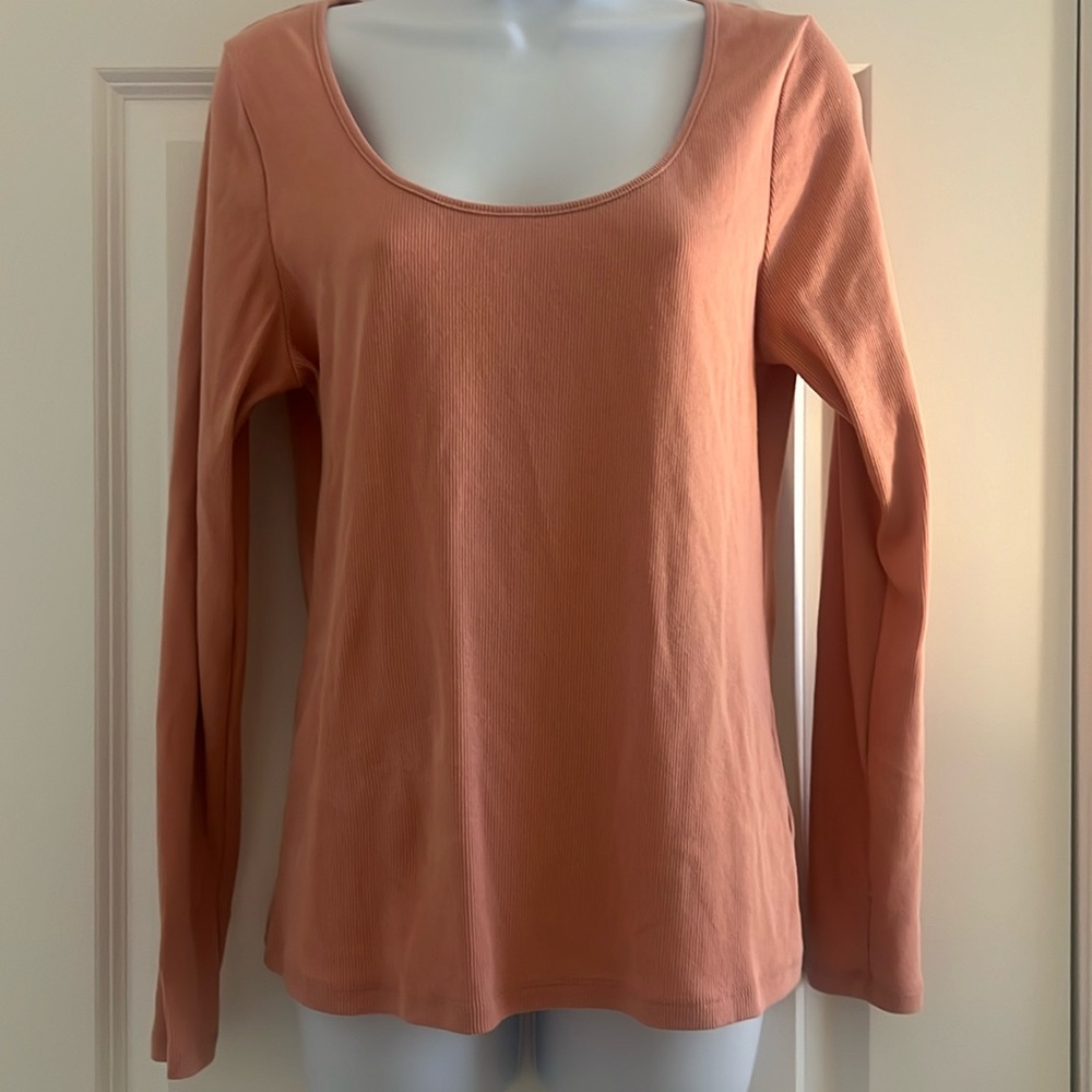 Old Navy Scoop Neck Ribbed Shirt